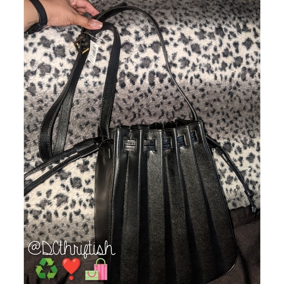 Banana Republic pleated bucket bag🖤 - Picture 4 of 9